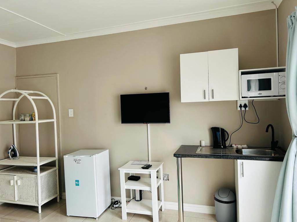 Hidden Bliss Guesthouse East London Bagian luar foto