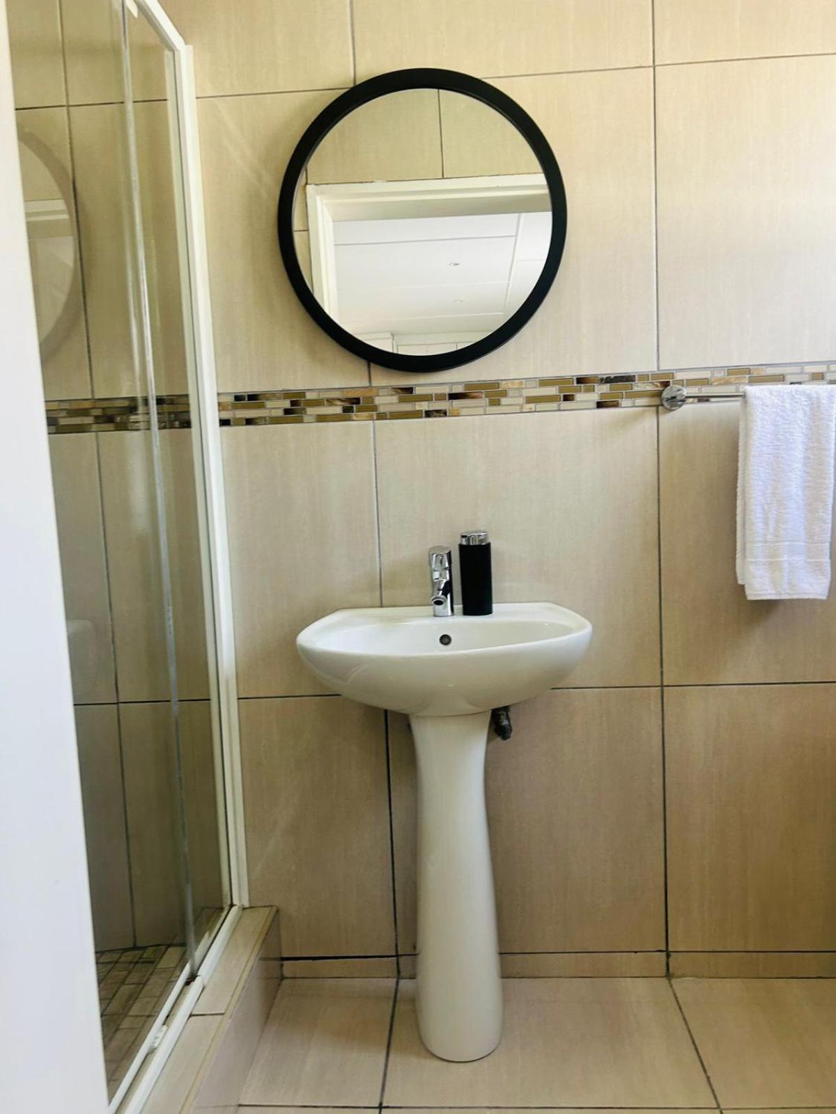 Hidden Bliss Guesthouse East London Ruang foto