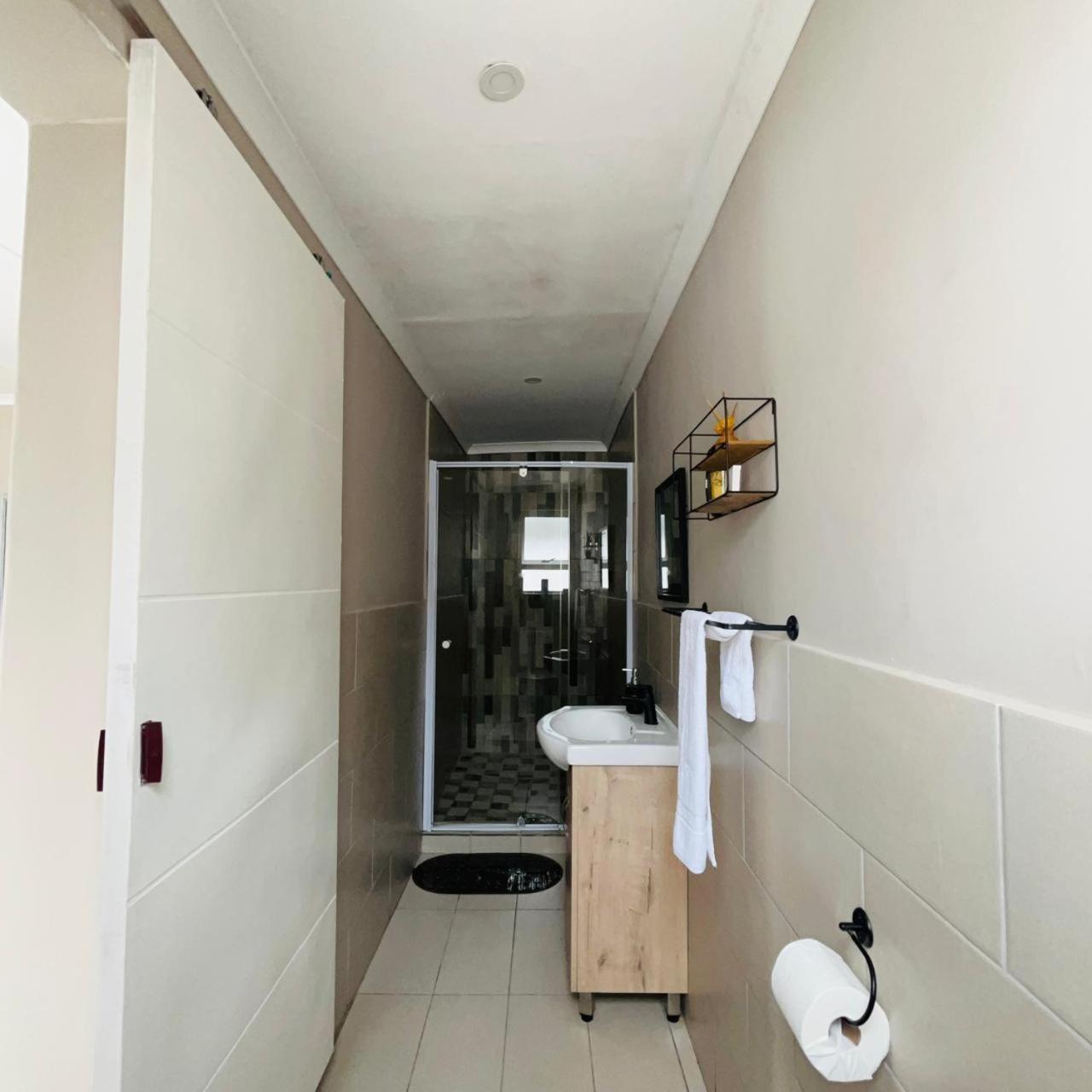 Hidden Bliss Guesthouse East London Bagian luar foto