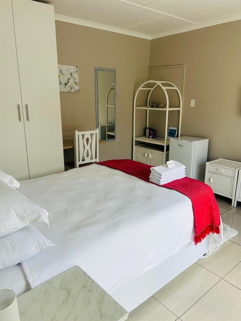 Hidden Bliss Guesthouse East London Ruang foto