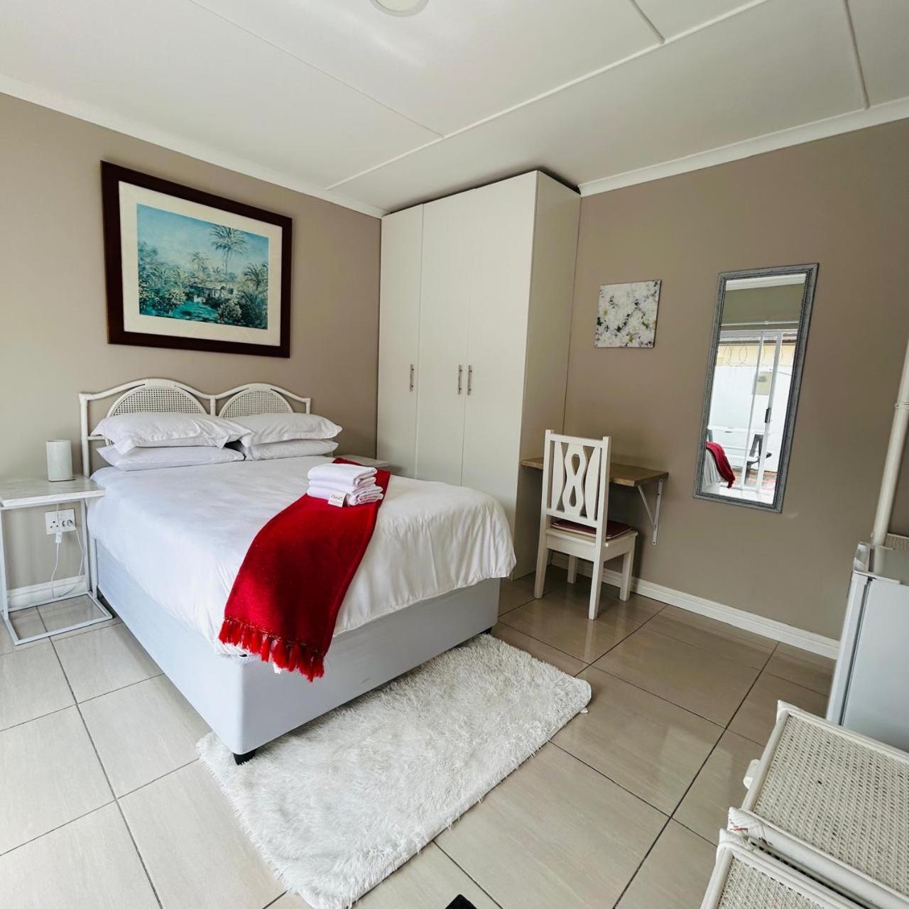 Hidden Bliss Guesthouse East London Ruang foto